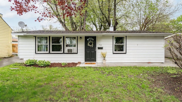 710 Robinwood St, Pontiac, MI 48340 - ranch-style home with a front yard and cooling unit