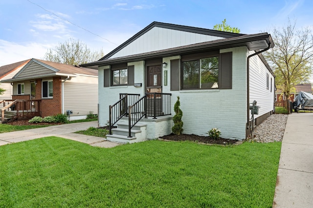 view of front of house with brick siding and a front yard