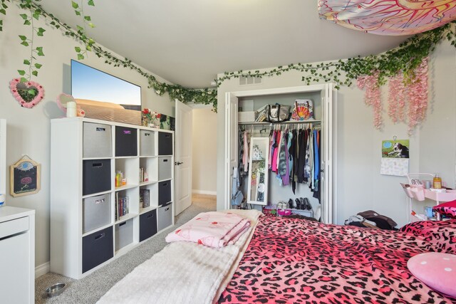 bedroom with baseboards, carpet, and a closet