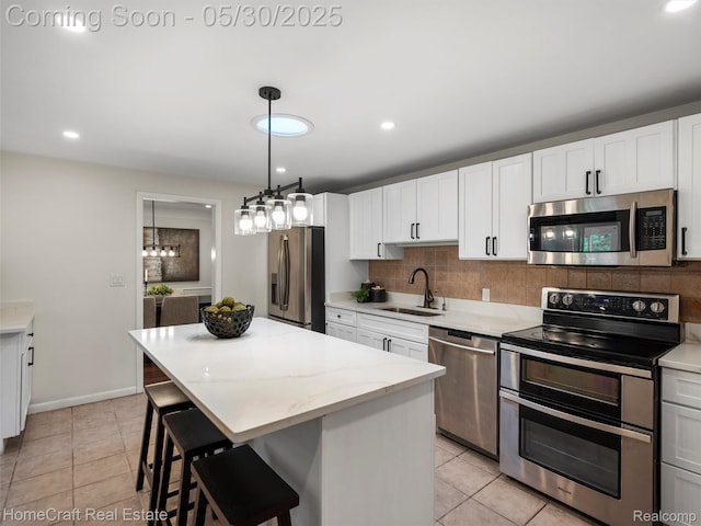 3930 Harris Ln, West Bloomfield, MI 48323 - kitchen with stainless steel appliances, a sink, a kitchen island, decorative backsplash, and recessed lighting