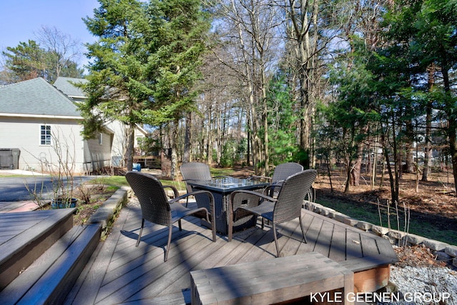 deck featuring outdoor dining space