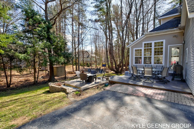 exterior space featuring outdoor dining area