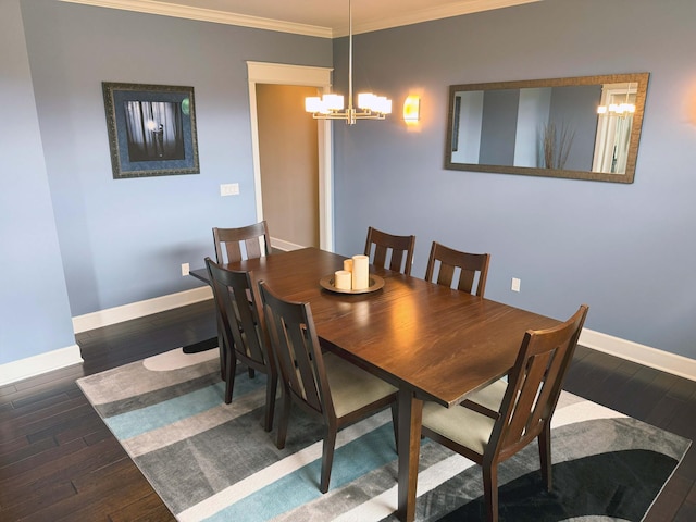 dining room with an inviting chandelier, baseboards, crown molding, and hardwood / wood-style floors