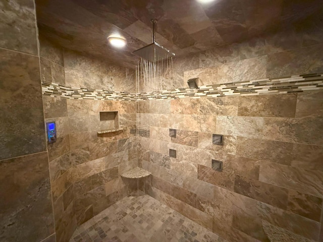 full bath with tiled shower