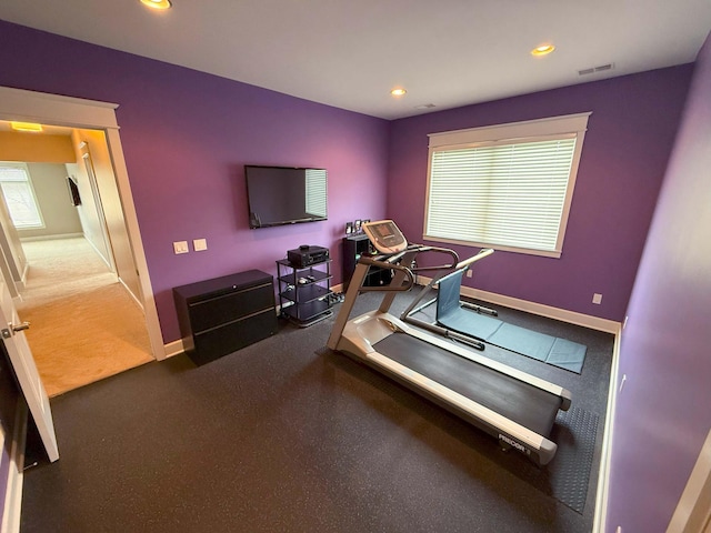 workout area featuring baseboards, recessed lighting, plenty of natural light, and visible vents