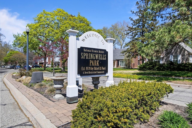 view of community / neighborhood sign