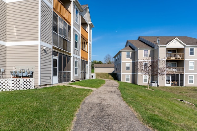 view of property's community featuring a lawn
