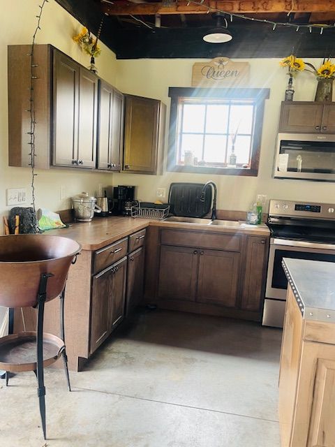 71423 E Pond Creek Dr, Bruce, MI 48065
