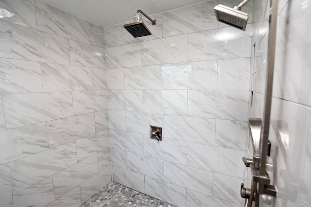 bathroom featuring tiled shower