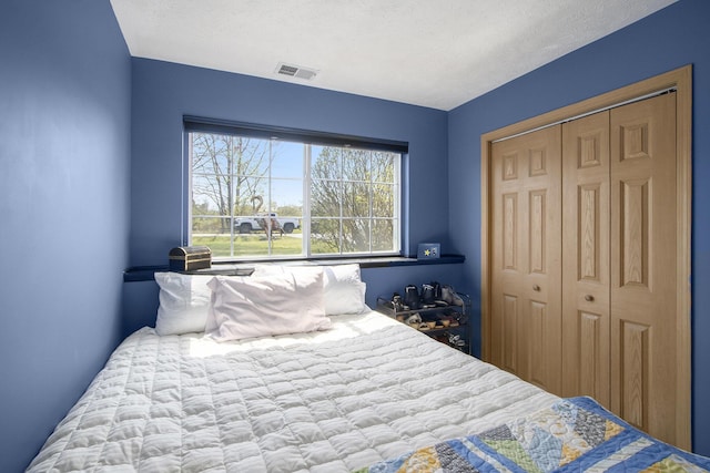 1077 Sun Valley Ln, Allegan, MI 49010 - bedroom featuring visible vents and a closet