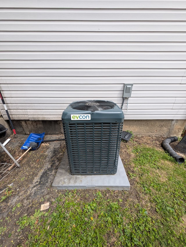 162 Perkins St, Pontiac, MI 48342 - exterior view of central AC unit
