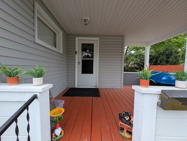 162 Perkins St, Pontiac, MI 48342 - wooden terrace with fence