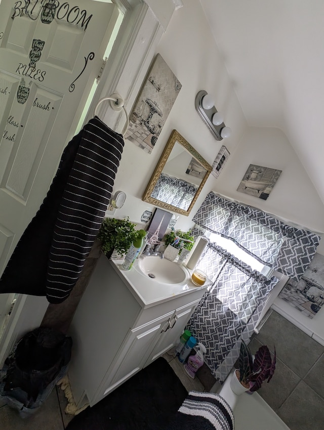 162 Perkins St, Pontiac, MI 48342 - bathroom featuring lofted ceiling and vanity