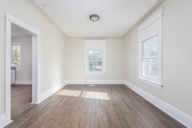 574 Melbourne St, Detroit, MI 48202 - unfurnished room with baseboards and dark wood finished floors