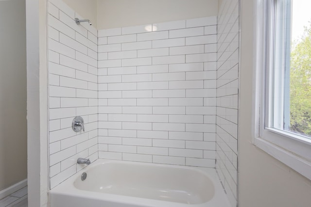 574 Melbourne St, Detroit, MI 48202 - full bath with shower / bathtub combination