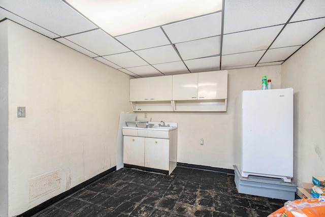 clothes washing area featuring baseboards and visible vents
