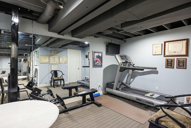exercise area featuring carpet flooring and baseboards
