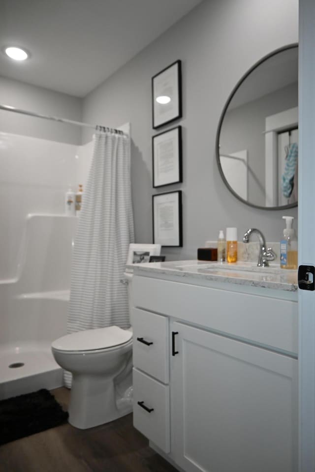 full bath with vanity, wood finished floors, curtained shower, toilet, and recessed lighting