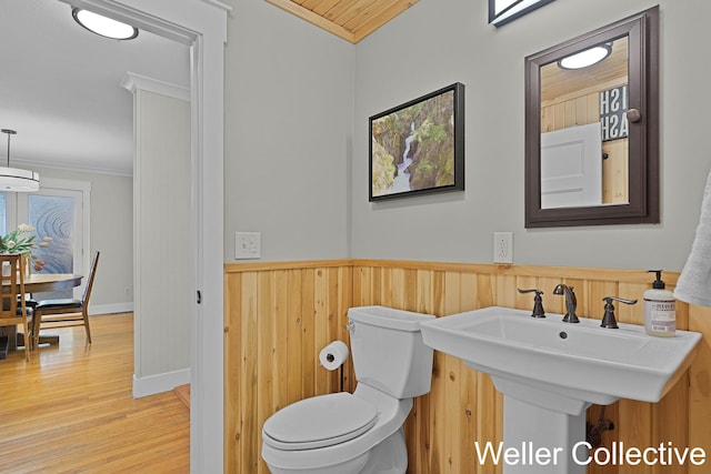 9090 E 32nd Rd, Cadillac, MI 49601 - bathroom featuring crown molding, wood finished floors, wainscoting, and wood walls