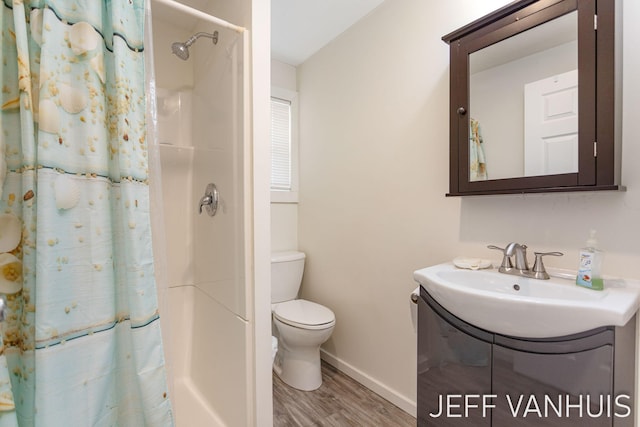 full bath with baseboards, curtained shower, toilet, and wood finished floors
