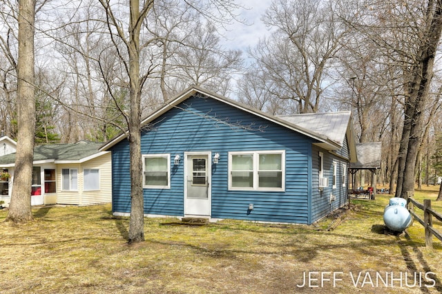 bungalow featuring a front lawn and metal roof