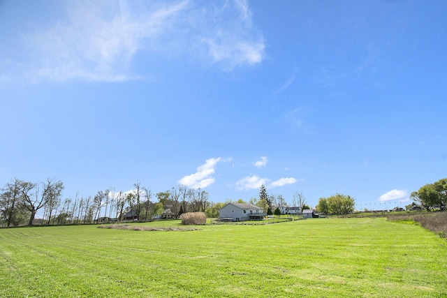 view of yard featuring a rural view
