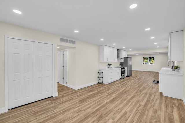 37451 Carpathia Blvd, Sterling Heights, MI 48310 - kitchen with stainless steel appliances, visible vents, a sink, and light wood-style flooring