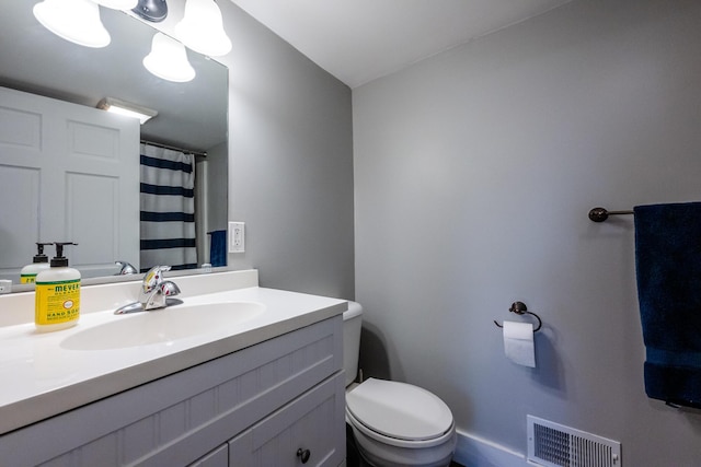 bathroom with toilet, visible vents, a shower with shower curtain, and vanity