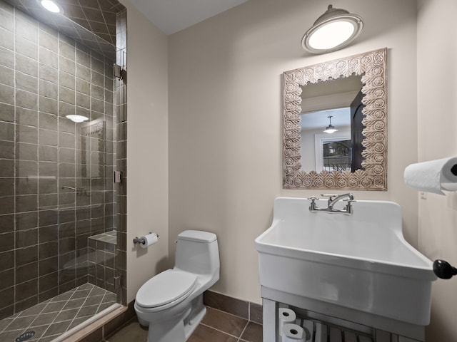 26565 Scenic, Franklin, MI 48025 - bathroom featuring a sink, toilet, tile patterned floors, baseboards, and a shower stall