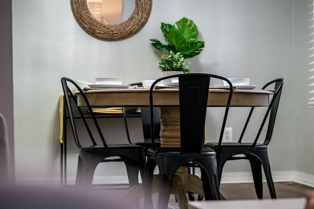 17215 Warrington Dr, Detroit, MI 48221 - dining room featuring baseboards