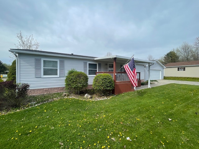 view of front of home with driveway, a porch, and a front lawn