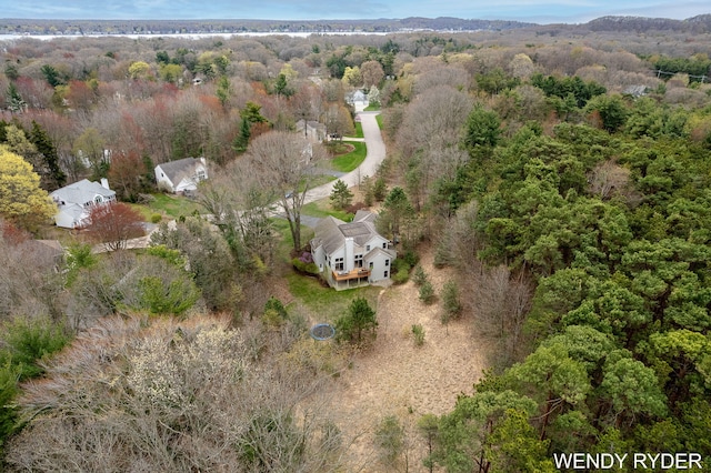 birds eye view of property featuring a forest view