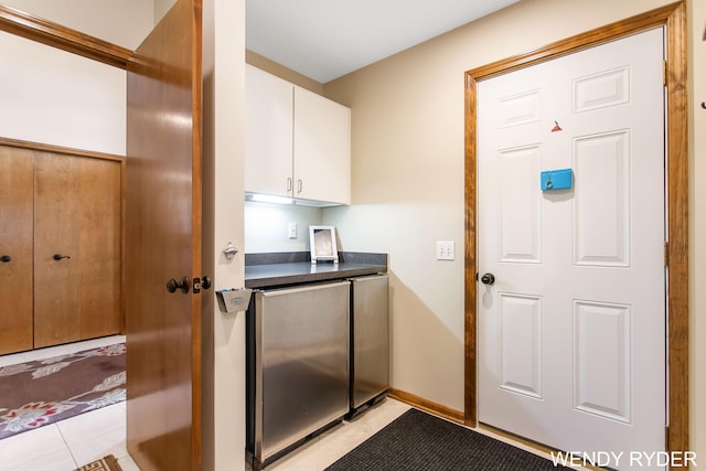 laundry room featuring light tile patterned floors
