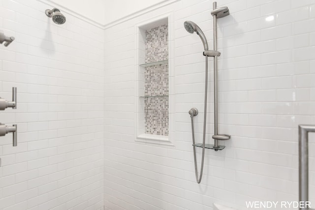 bathroom featuring tiled shower