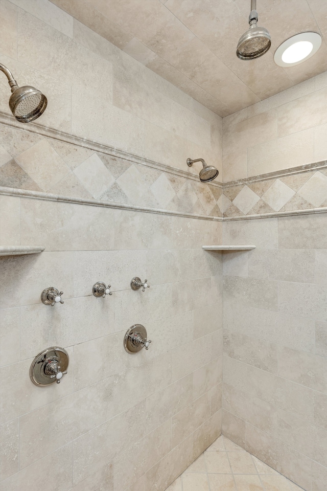 full bathroom featuring a tile shower