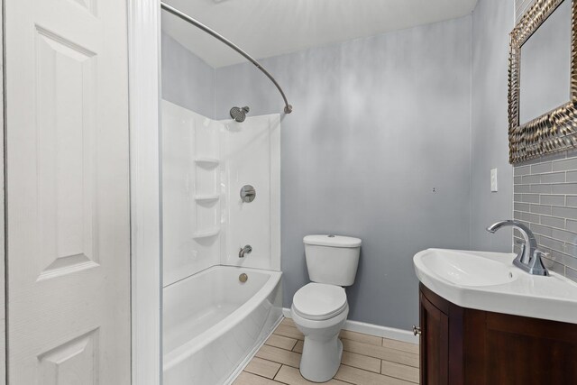 full bath featuring shower / bathing tub combination, backsplash, vanity, baseboards, and toilet