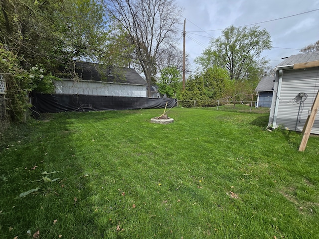 1068 La Salle Ave, Waterford, MI 48328 - view of yard with fence