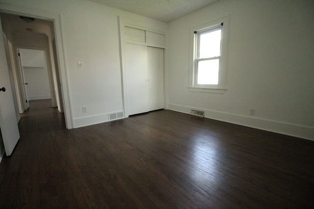 1068 La Salle Ave, Waterford, MI 48328 - unfurnished bedroom featuring baseboards, a closet, dark wood finished floors, and visible vents