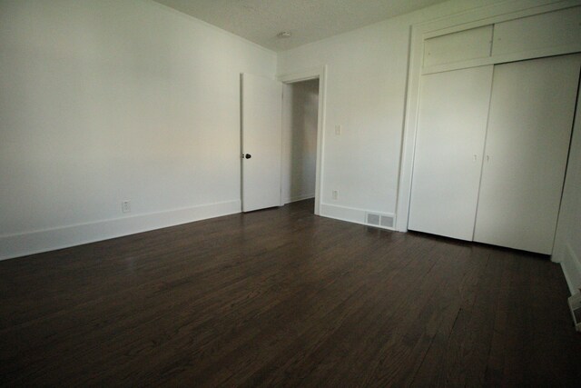 1068 La Salle Ave, Waterford, MI 48328 - unfurnished bedroom featuring baseboards, a closet, visible vents, and dark wood-style floors