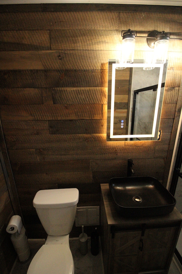 1068 La Salle Ave, Waterford, MI 48328 - bathroom featuring vanity and toilet