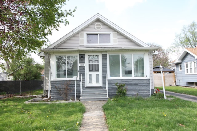 1068 La Salle Ave, Waterford, MI 48328 - bungalow-style home featuring a front yard, fence, and entry steps