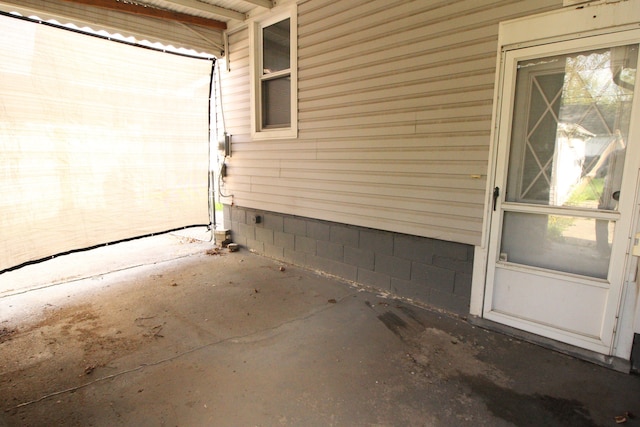 1068 La Salle Ave, Waterford, MI 48328 - entrance to property featuring a patio