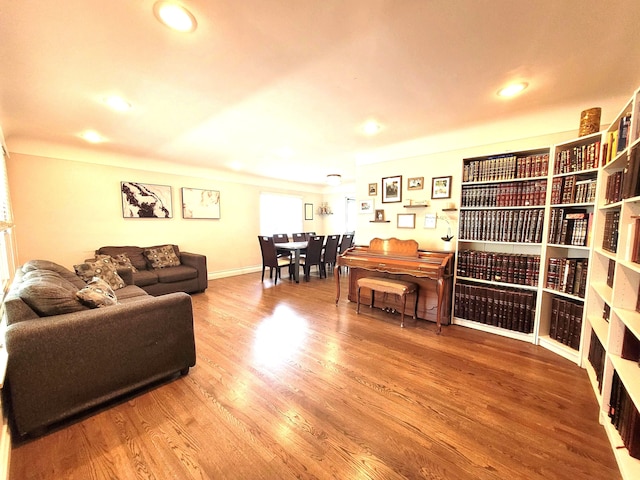 living area featuring recessed lighting, baseboards, and wood finished floors