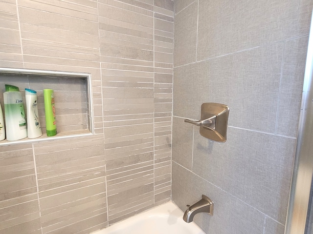 full bathroom featuring washtub / shower combination