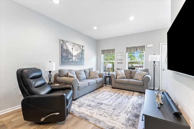 living area featuring recessed lighting, baseboards, and light wood-style flooring