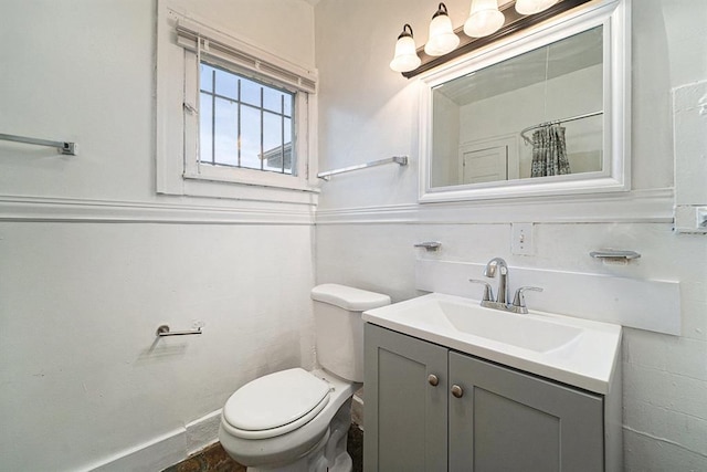 full bathroom with toilet, vanity, and a shower with shower curtain