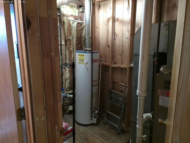 2305 Ridge Rd, White Lake, MI 48383 - utility room with gas water heater