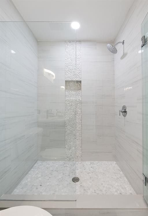 2878 Summers Pl, Troy, MI 48084 - full bath with a shower stall and toilet