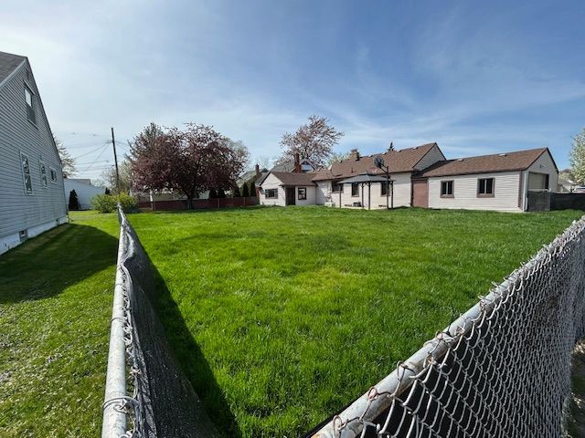 19852 Martin Rd, Saint Clair Shores, MI 48081 - view of yard with fence