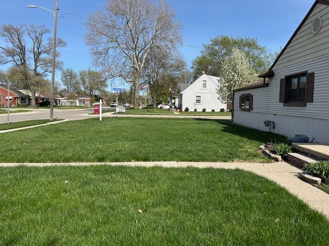 19852 Martin Rd, Saint Clair Shores, MI 48081 - view of green lawn